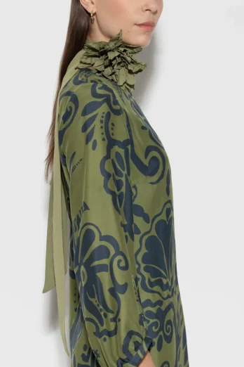 Szal z kwiatowym motywem Luisa Cerano