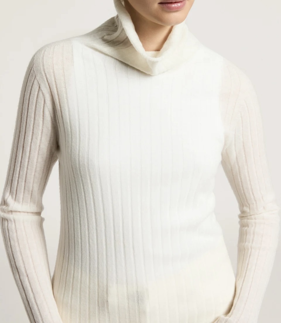 golf-peserico-ecru-luksusowy-delikatny-dopasowany-wełniany-cienki-butik-luisa-bydgoszcz